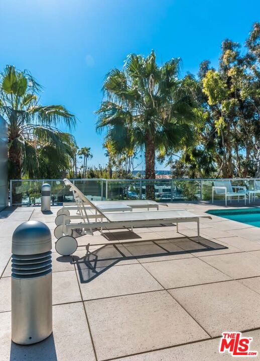 13600 Marina Pointe Drive, Marina del Rey CA: https://media.crmls.org/mediaz/c8518a21-7583-47e1-af4d-7284dcf985b0.jpg