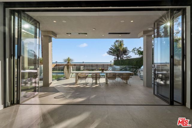Image 11 of 47 For 938 Palisades Beach Road