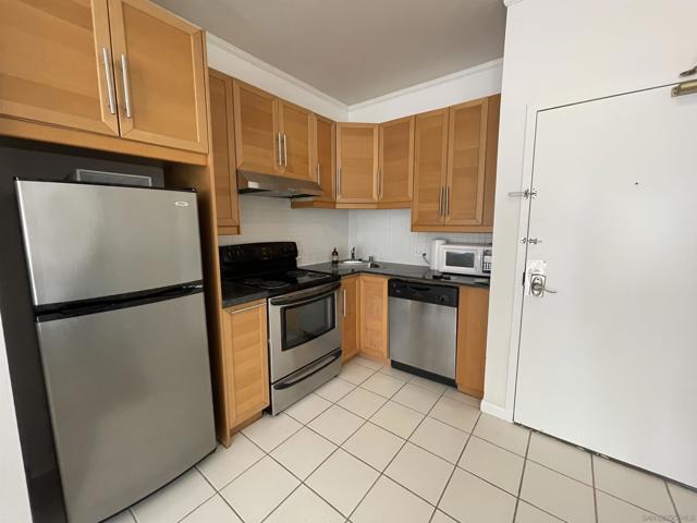 2650 Broadway, San Diego CA: https://media.crmls.org/mediaz/c8523f49-4ec5-430b-b4d9-1156b4cf7105.jpg