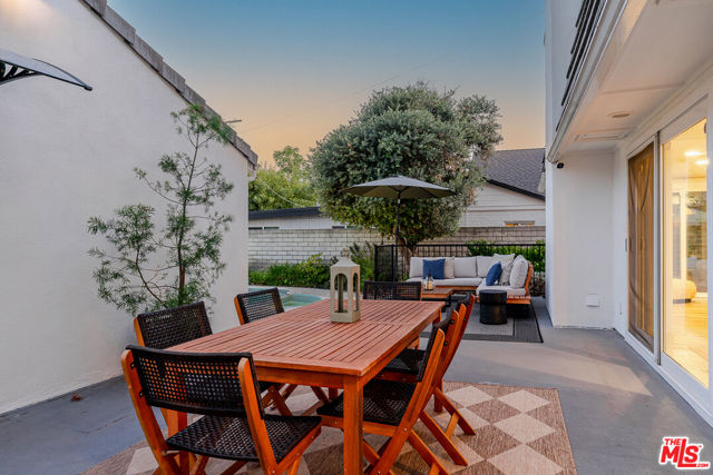 5056 Greenbush Avenue, Sherman Oaks CA: https://media.crmls.org/mediaz/c852e49c-ba7d-4b42-babd-27439f0dee3d.jpg