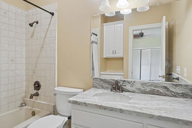 431 Flores de Oro, Rancho Santa Fe CA: https://media.crmls.org/mediaz/c852fbbd-544a-4277-92cc-2dc6de519d94.jpg