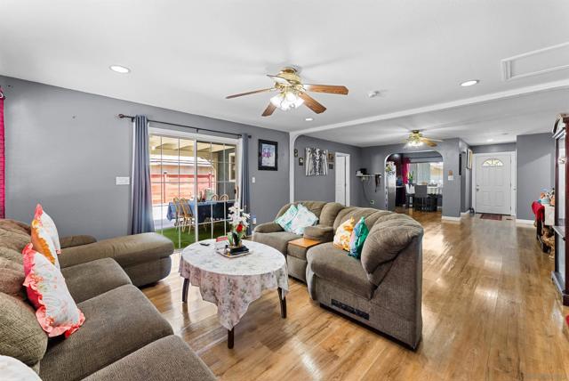240 Ledgewood Ln, San Diego CA: https://media.crmls.org/mediaz/c85334e1-9192-48bf-8ec4-7563ab24de99.jpg
