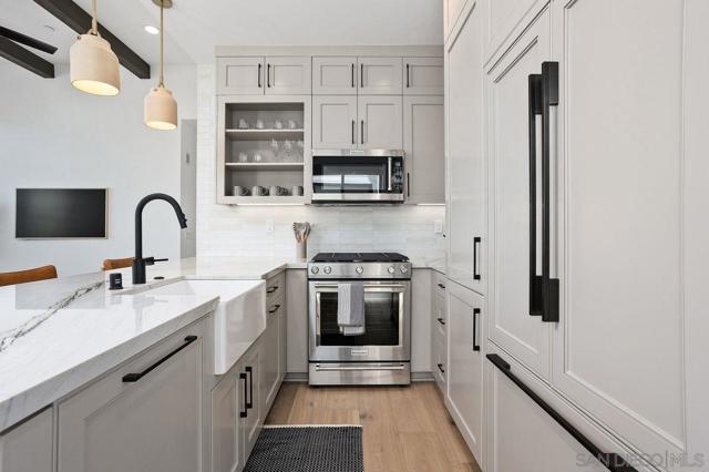 1136 Molara Lane, Encinitas CA: https://media.crmls.org/mediaz/c8535c6b-0bb7-4ab2-b4f6-03bb0636f47e.jpg