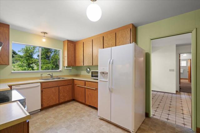 18584 Favre Ridge Road, Los Gatos CA: https://media.crmls.org/mediaz/c8536785-9735-4689-95b2-fb328c04403d.jpg