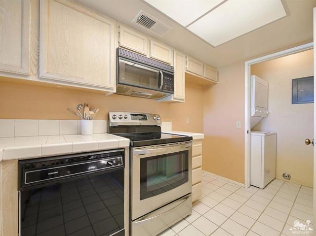 78127 Crimson Court, La Quinta CA: https://media.crmls.org/mediaz/c8537e02-05e9-4ba1-969c-34ec24f7cd59.jpg