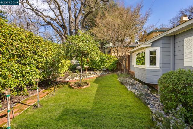 120 El Centro, Diablo CA: https://media.crmls.org/mediaz/c853812b-3a09-4764-aad3-1496f1bd1c19.jpg