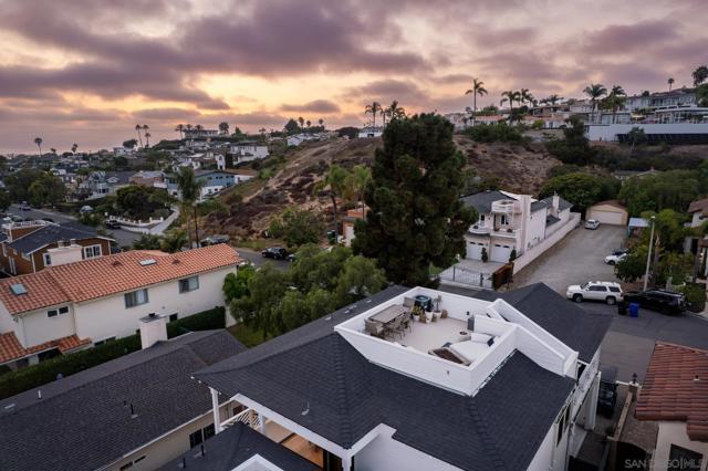 1041 Van Nuys St, San Diego CA: https://media.crmls.org/mediaz/c853e890-534a-45d0-a422-1ac250b39063.jpg