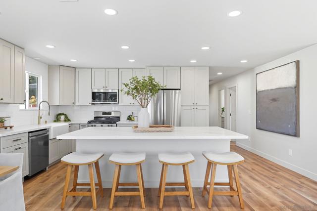 2525 Inman Ct, San Diego CA: https://media.crmls.org/mediaz/c853ec80-e707-4835-83c2-4ba024713be7.jpg