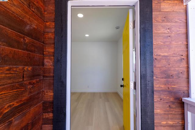 1276 64Th Ave, Oakland CA: https://media.crmls.org/mediaz/c855c9b4-2890-4fc0-b54e-1b9ee6cbaed2.jpg