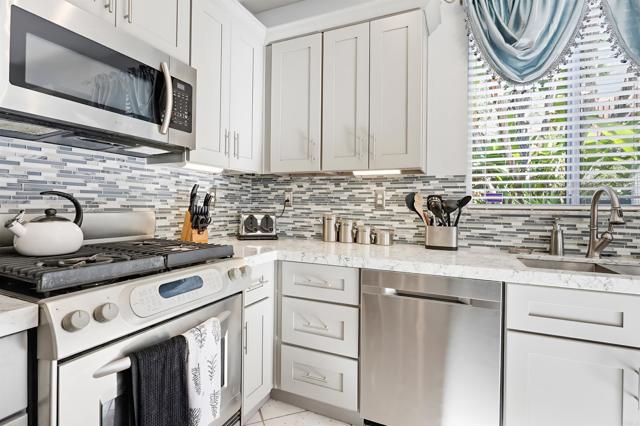 Detail Gallery Image 16 of 41 For 868 Panella Ct, Oceanside,  CA 92057 - 4 Beds | 2 Baths