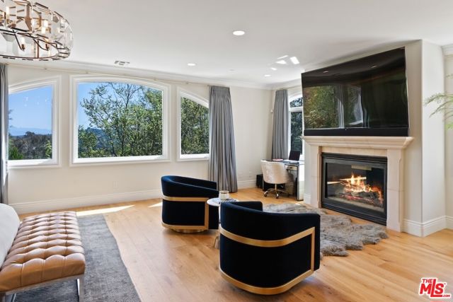 23593 Park South Street, Calabasas CA: https://media.crmls.org/mediaz/c8575bba-dca6-491f-8503-0e56133748bf.jpg