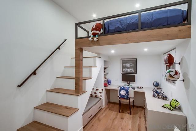 Image 42 of 71 For 5435 Parkview Dr.