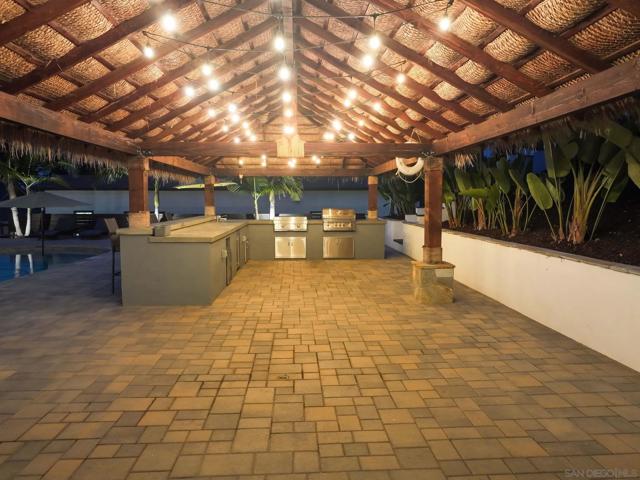 704 Matagual Dr, Vista CA: https://media.crmls.org/mediaz/c858f871-815c-43b3-8343-c0d4d4247430.jpg