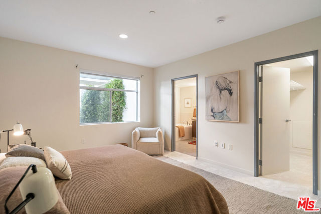 3119 Via Dolce, Marina del Rey CA: https://media.crmls.org/mediaz/c8590d07-3bb9-49bf-9d12-32021a7c787b.jpg