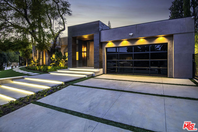 16601 Park Lane Circle, Los Angeles CA: https://media.crmls.org/mediaz/c85928b5-aff6-4010-b93b-86be3e47ff53.jpg