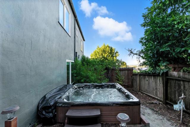 35 Mono Street, Brisbane CA: https://media.crmls.org/mediaz/c859347d-a89a-4df4-bd94-b99e9f12ef30.jpg