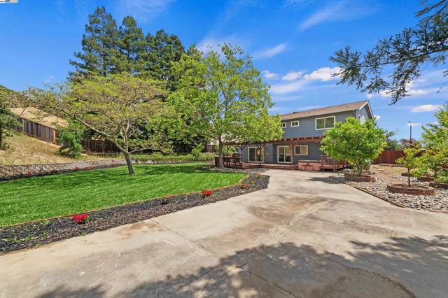 8658 Fenwick Way, Dublin CA: https://media.crmls.org/mediaz/c85b7a87-cf93-41cd-a428-35dff688e29f.jpg