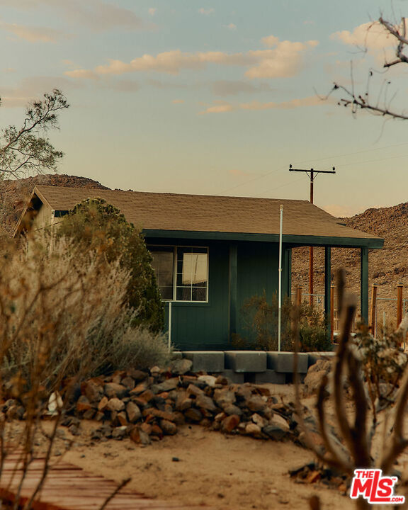 https://media.crmls.org/mediaz/c85b892e-bedf-4965-be0a-669a2f4c7ed1.jpg?preset=X-Large