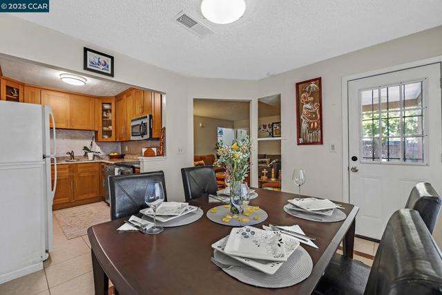 19 Haviland Ct., San Pablo CA: https://media.crmls.org/mediaz/c85bdc6f-d58b-4fad-b03d-6877b911fd0d.jpg