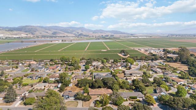 11745 Tam Oshanter Drive, Salinas CA: https://media.crmls.org/mediaz/c85c00f3-534d-4a1c-940d-660d6a5631e4.jpg