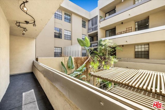 740 North Kings Road, 114 photo 16