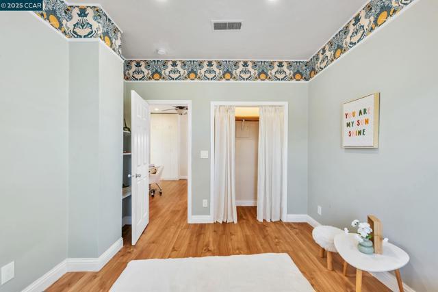 941 45Th St, Oakland CA: https://media.crmls.org/mediaz/c85c5e87-cef1-4b58-943a-2ba2ee4e564c.jpg