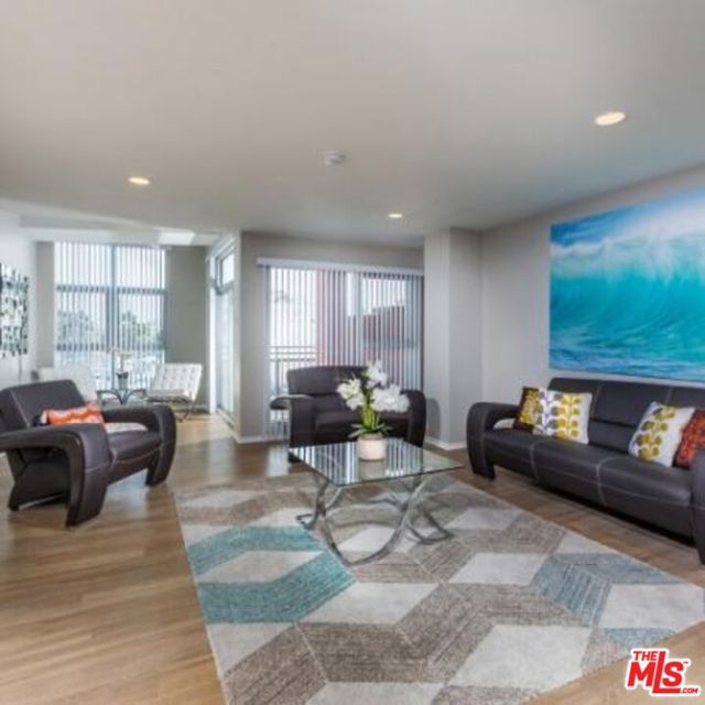 245 PINE Avenue, Long Beach CA: https://media.crmls.org/mediaz/c85d4705-e927-4087-9cda-ce95185186c3.jpg