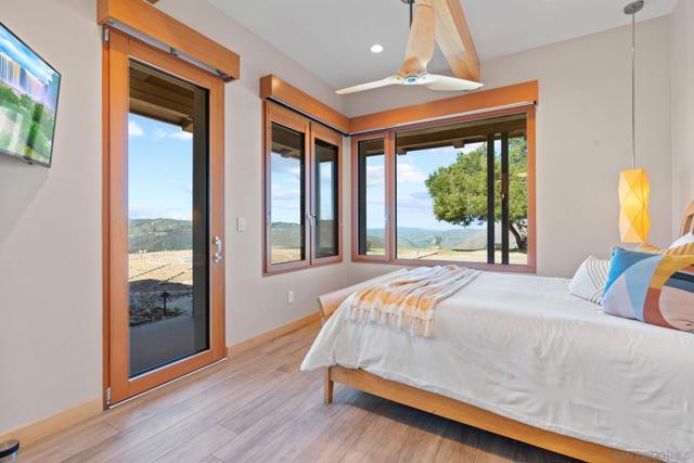 20385 Rancho Villa Rd, Ramona CA: https://media.crmls.org/mediaz/c85d6c09-5276-4a86-ac8e-24fa5dc39d57.jpg