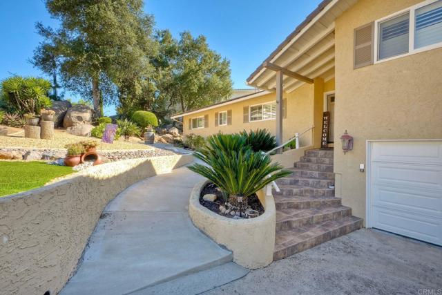Detail Gallery Image 14 of 59 For 10629 Meadow Glen Way E, Escondido,  CA 92026 - 4 Beds | 2/1 Baths