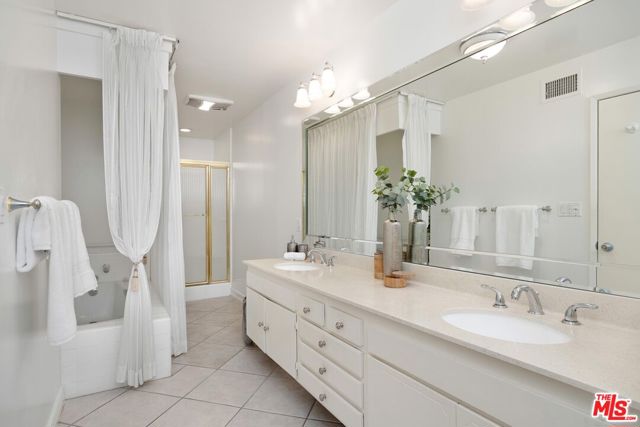 5333 Zelzah Avenue, Encino CA: https://media.crmls.org/mediaz/c85e3e9a-403c-4ce1-8cfe-01b40a4c2300.jpg
