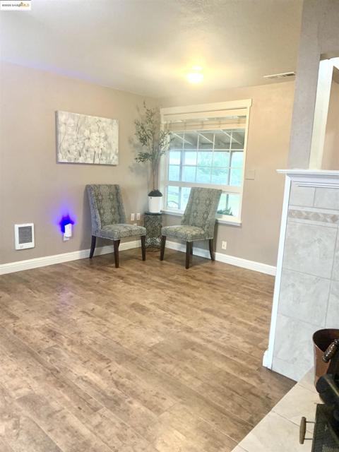 5372 Tule Tree Ln, Oakley CA: https://media.crmls.org/mediaz/c85e7286-f7b3-4c5d-a289-62de1696ca7f.jpg