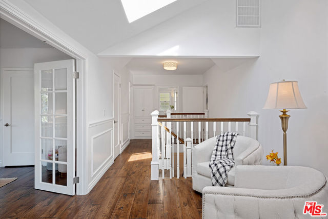 543 N June Street, Los Angeles CA: https://media.crmls.org/mediaz/c85efa14-8826-452e-82fd-39c26c81f394.jpg