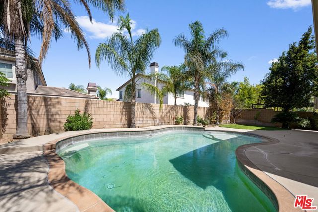 45495 Peacock Place, Temecula CA: https://media.crmls.org/mediaz/c85f4c23-5e34-47bc-9f54-ff8b540d6df8.jpg
