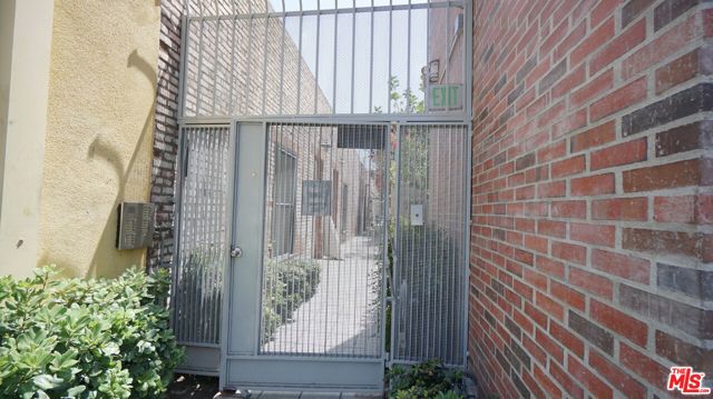 922 W 23Rd Street, Los Angeles CA: https://media.crmls.org/mediaz/c85f562a-d385-4b76-b4b0-b24a4d0b7f19.jpg