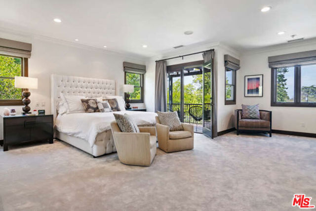 14318 Valley Vista Boulevard, Sherman Oaks CA: https://media.crmls.org/mediaz/c85f989f-6f85-4904-b4ea-3bd566ecad73.jpg