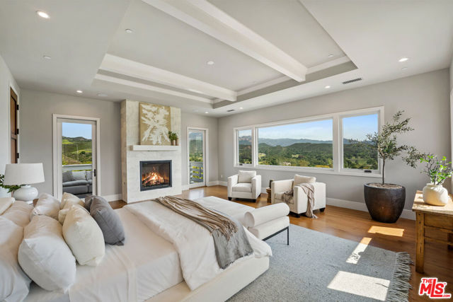 26767 Mulholland Highway, Calabasas CA: https://media.crmls.org/mediaz/c85ffdff-4761-49f0-86f7-c3fb746ec586.jpg