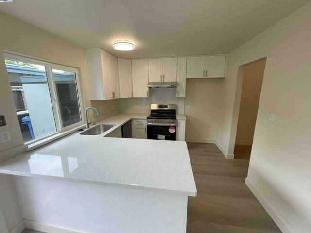 34552 Nantucket Cmn, Fremont CA: https://media.crmls.org/mediaz/c860213b-1842-4c0d-a2a6-df1e61de466a.jpg