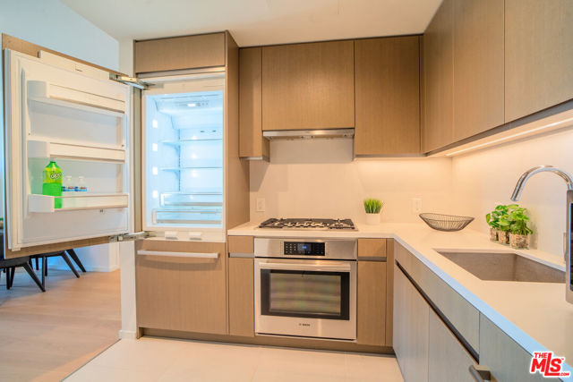 889 Francisco Street, Los Angeles CA: https://media.crmls.org/mediaz/c8604b0d-df42-4660-b08c-624830dd8988.jpg