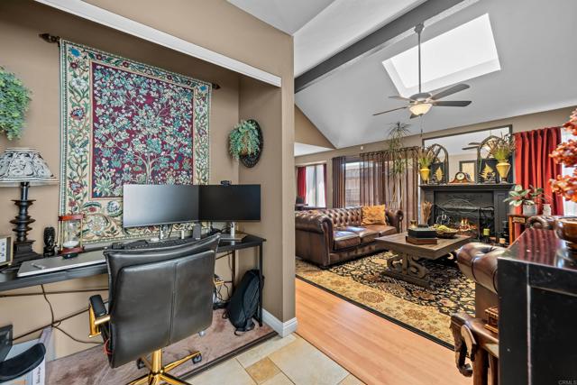 Detail Gallery Image 4 of 25 For 868 Venice Glen, Escondido,  CA 92026 - 2 Beds | 2 Baths