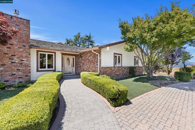 70 Sherburne Hills, Danville CA: https://media.crmls.org/mediaz/c8609514-379e-4957-9934-41ed95d4018d.jpg