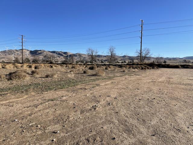 20028 Tehachapi Willow Springs Road, Tehachapi CA: https://media.crmls.org/mediaz/c860ca52-eea4-49c4-862d-72de7886f84a.jpg
