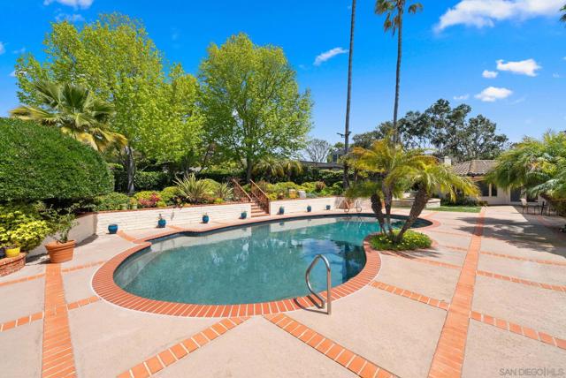 9351 La Jolla Farms Rd, San Diego CA: https://media.crmls.org/mediaz/c860d20a-6814-4eb9-ac64-527214750988.jpg