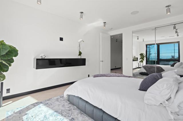 3515 Union St, San Diego CA: https://media.crmls.org/mediaz/c860fa92-3e0c-4343-98af-0906b7fb4abb.jpg