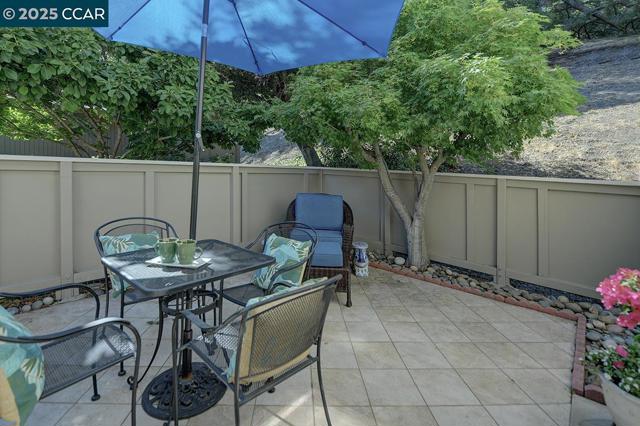 2017 Oakmont Way, Walnut Creek CA: https://media.crmls.org/mediaz/c86135bf-eb1c-4674-aa19-2c1fc8544b7e.jpg