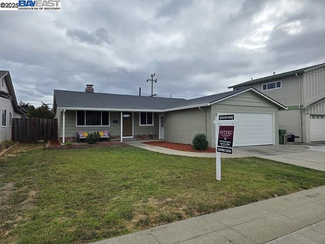 4572 De Silva St