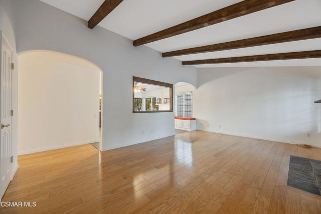 591 Shenandoah Street, Thousand Oaks CA: https://media.crmls.org/mediaz/c86198d0-e246-40fc-b232-c72f57d7fe19.jpg