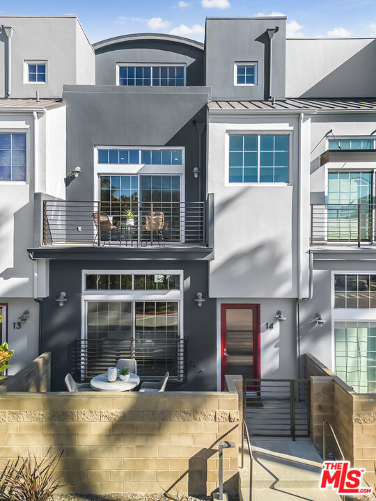 5350 Playa Vista Drive, Playa Vista CA: https://media.crmls.org/mediaz/c861ba48-ac2b-4d48-9be0-c410acc4ba72.jpg