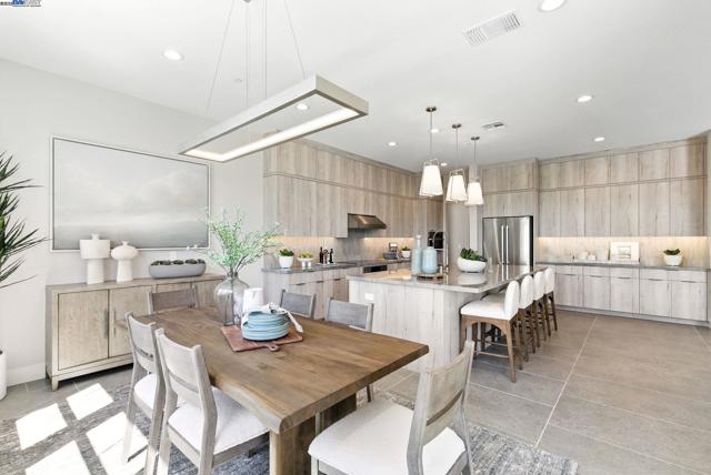 1685 Arione Street, Brentwood CA: https://media.crmls.org/mediaz/c8621724-ee21-4239-8df6-66cac4371ec9.jpg