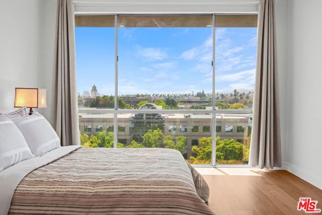 339 N Palm Drive, Beverly Hills CA: https://media.crmls.org/mediaz/c8627d05-97c4-4365-9ad8-13e573437f05.jpg