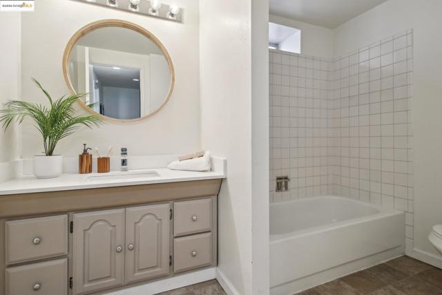 2900 Sheffield Ave, Oakland CA: https://media.crmls.org/mediaz/c86307e0-4d03-49c8-aa9f-cf14ec3c1809.jpg
